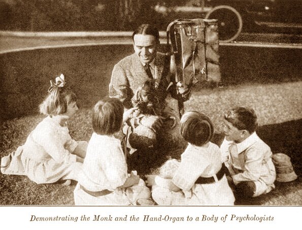 Demonstrating the Monk and the Hand-Organ to a Body of Psychologists